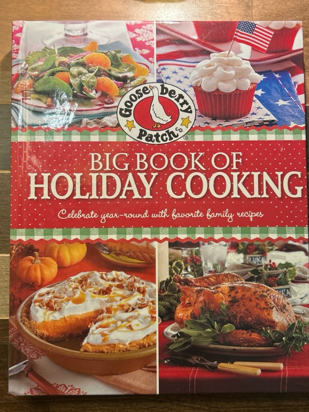 Gooseberry Patch Big Book of Holiday Cooking - Red